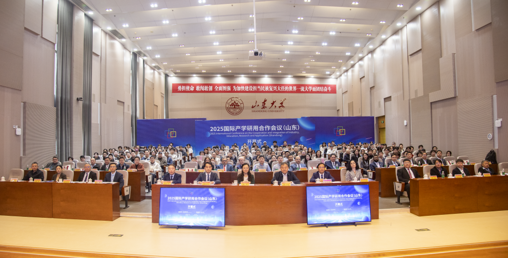 我校外籍专家出席 2025国际产学研用合作会议（山东）并致开幕辞