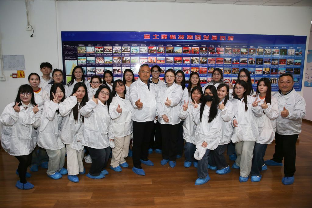 我校组织国际学生参观考察富士康（烟台）科技工业园